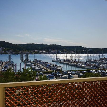 Apartmani Jasmina Supetarska Draga Ngoại thất bức ảnh