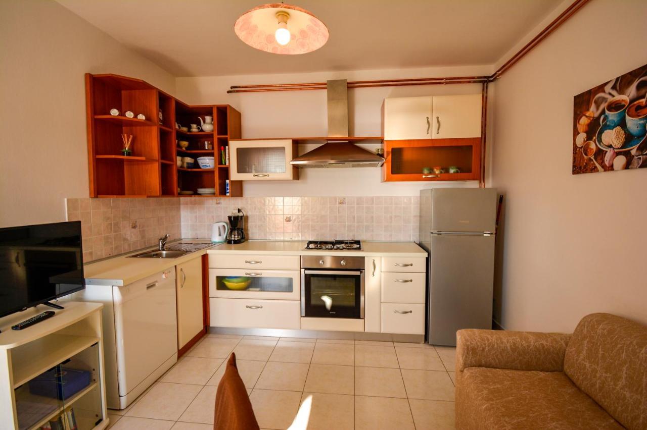 Apartmani Jasmina Supetarska Draga Ngoại thất bức ảnh